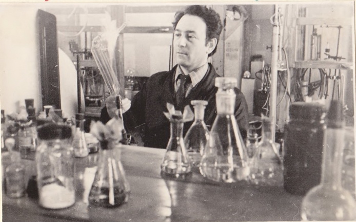 История_Лихтеров в лаборатории.jpg История_Лихтеров в лаборатории.jpg